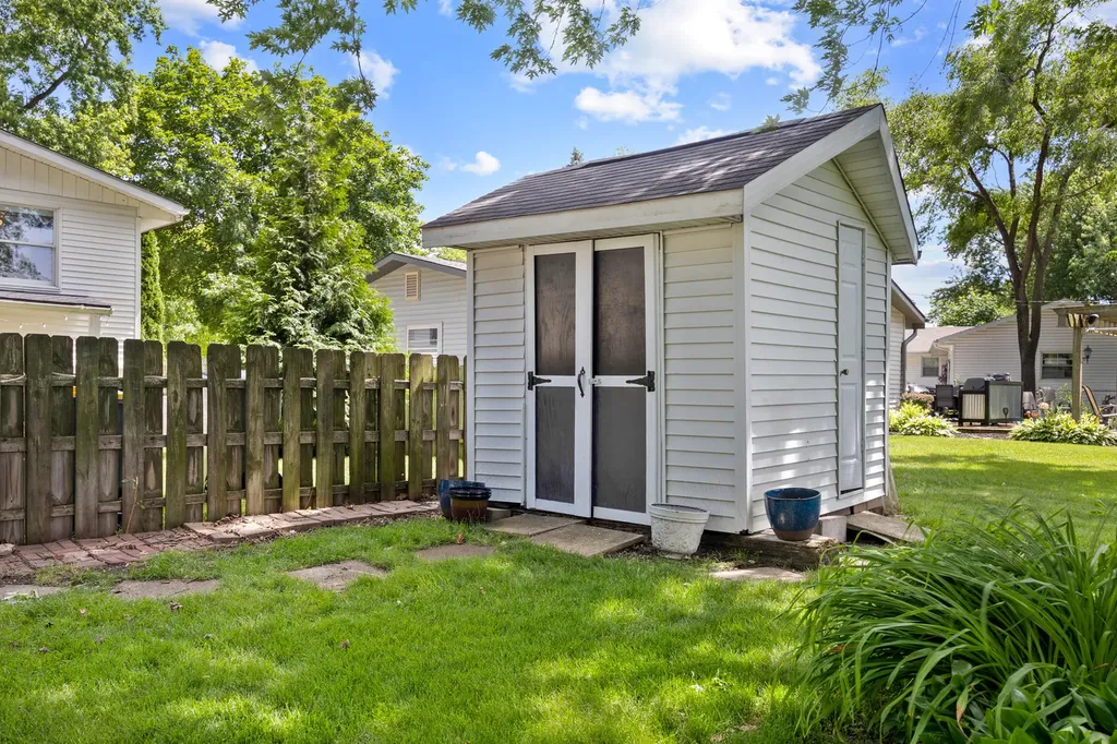 586 Aztec Drive Carol Stream IL 60188