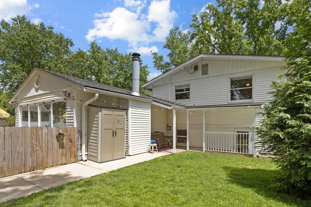 586 Aztec Drive Carol Stream IL 60188