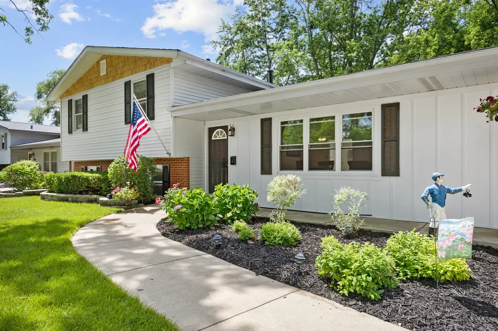 586 Aztec Drive Carol Stream IL 60188