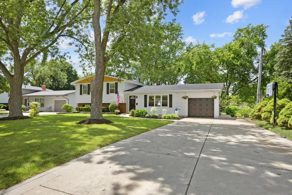586 Aztec Drive Carol Stream IL 60188