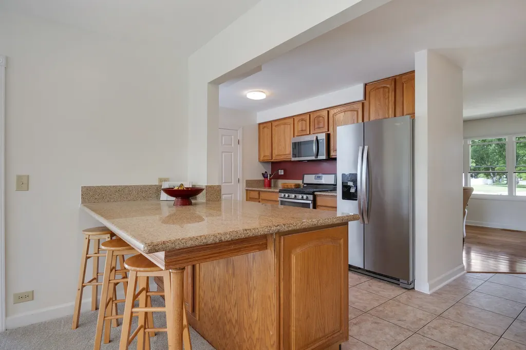 586 Aztec Drive Carol Stream IL 60188