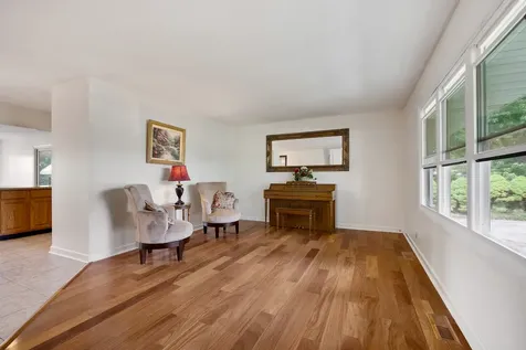 586 Aztec Drive Carol Stream IL 60188