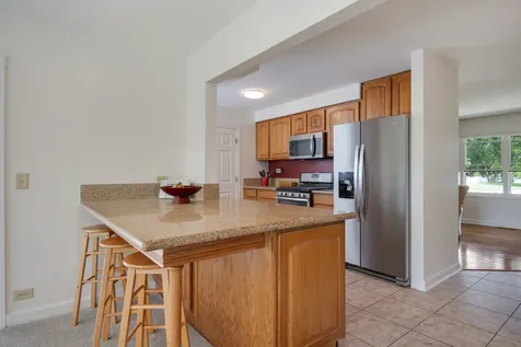 586 Aztec Drive Carol Stream IL 60188