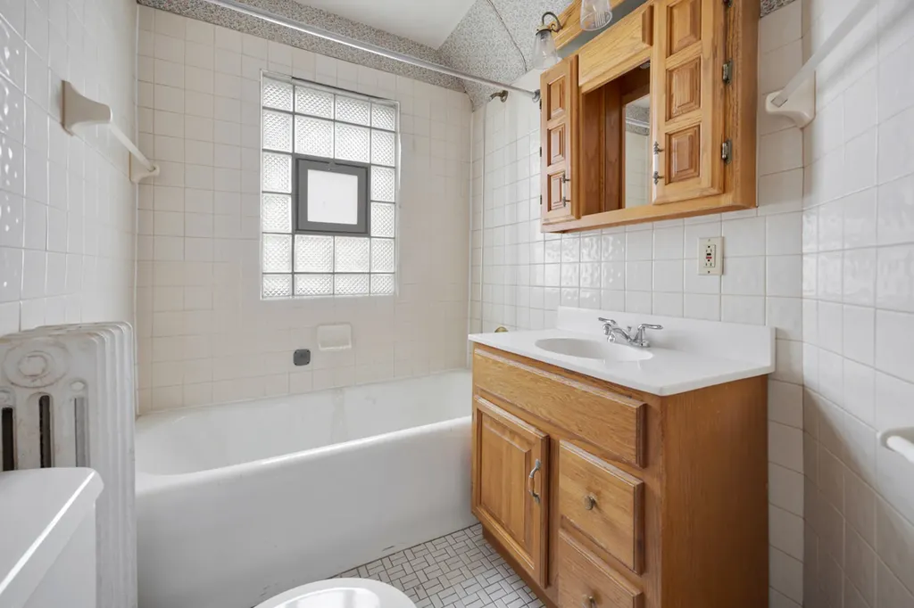 130 West Washington Street Villa Park IL 60181