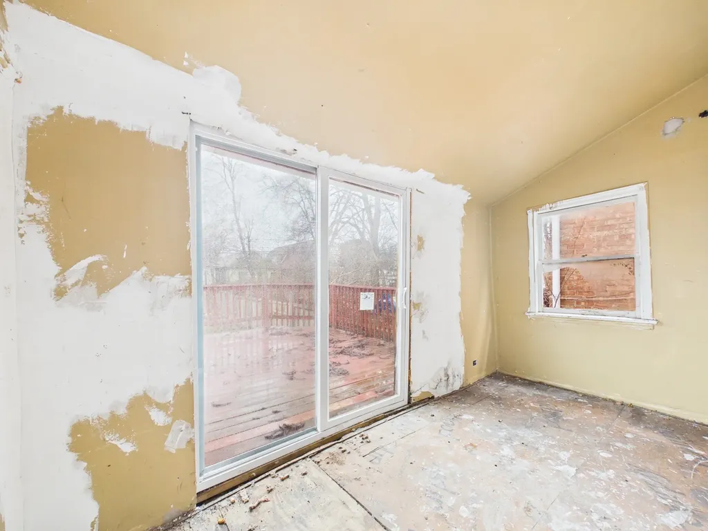 827 East 87th Place Chicago IL 60619