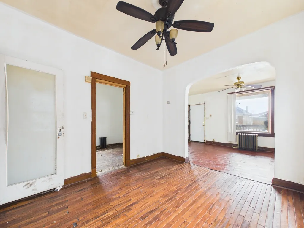 827 East 87th Place Chicago IL 60619