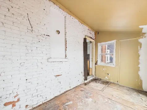 827 East 87th Place Chicago IL 60619