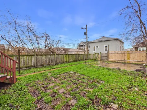 827 East 87th Place Chicago IL 60619