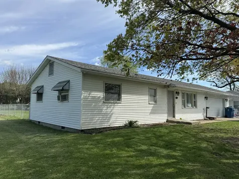 419 East Cleveland Street Cullom IL 60929