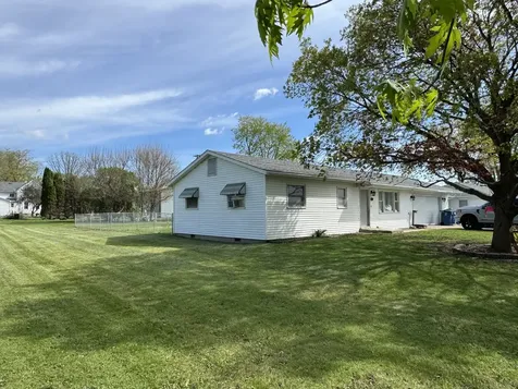 419 East Cleveland Street Cullom IL 60929