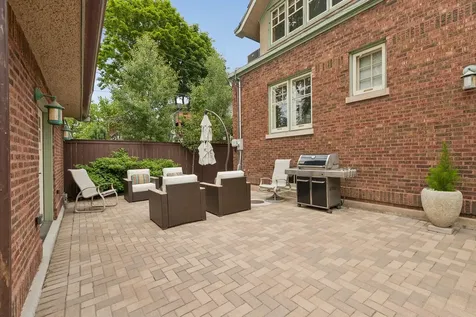 639 South Elmwood Avenue Oak Park IL 60304
