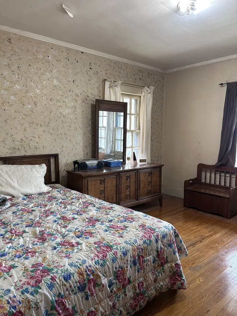 6845 South Chappel Avenue Chicago IL 60649