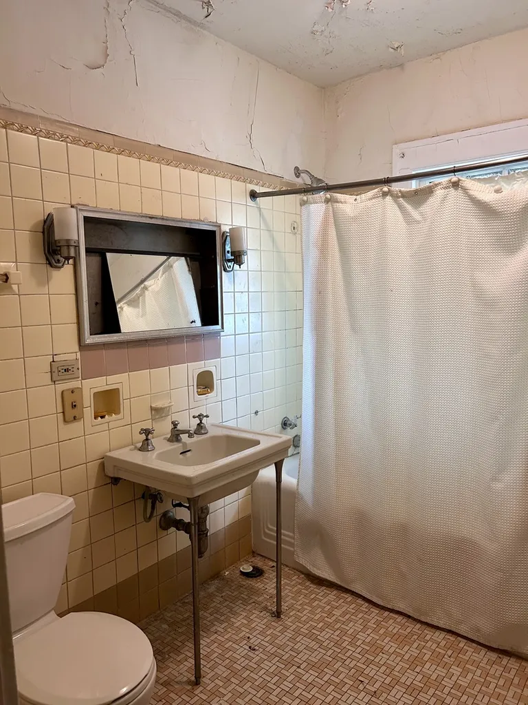 6845 South Chappel Avenue Chicago IL 60649