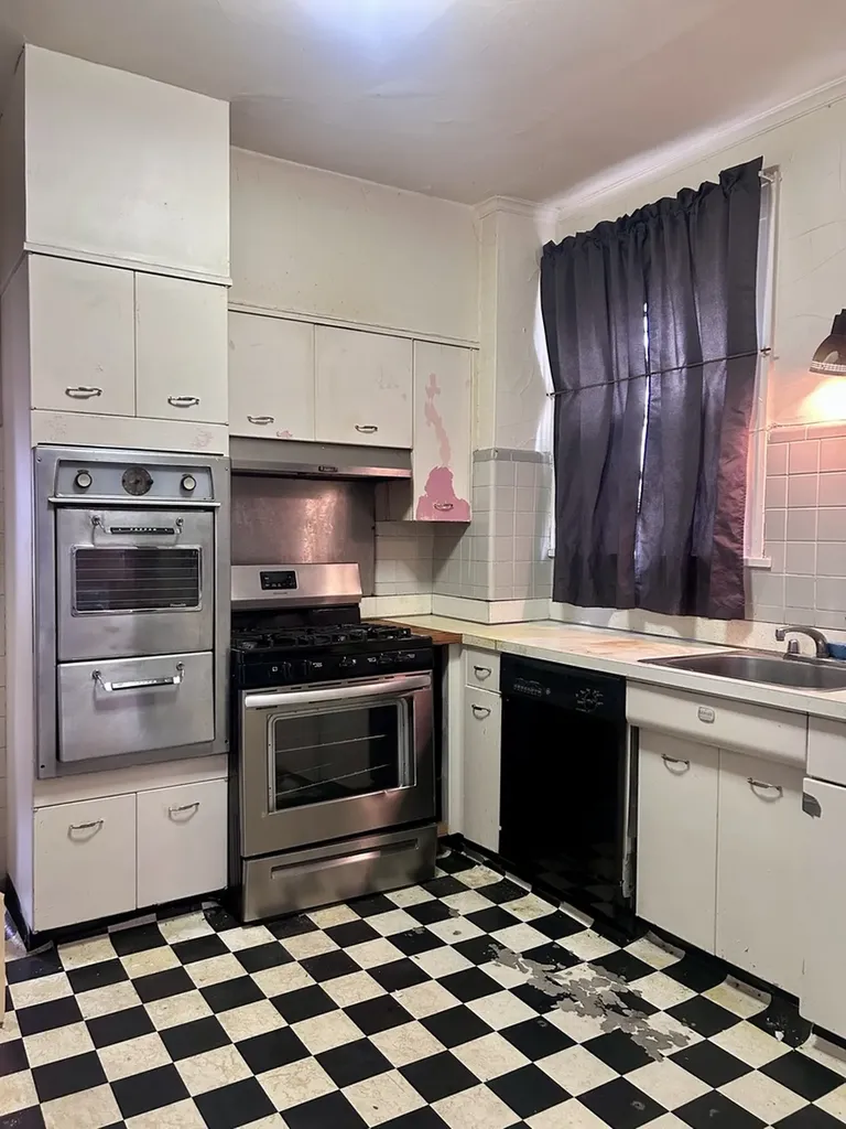 6845 South Chappel Avenue Chicago IL 60649
