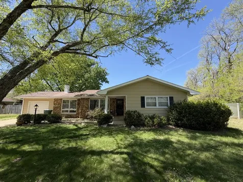 2100 Ironwood Lane Charleston IL 61920