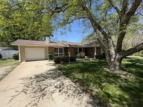 2100 Ironwood Lane Charleston IL 61920