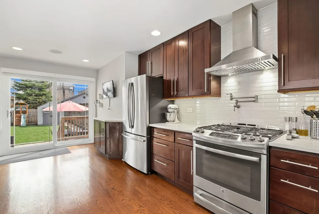 6039 North Richmond Street Chicago IL 60659
