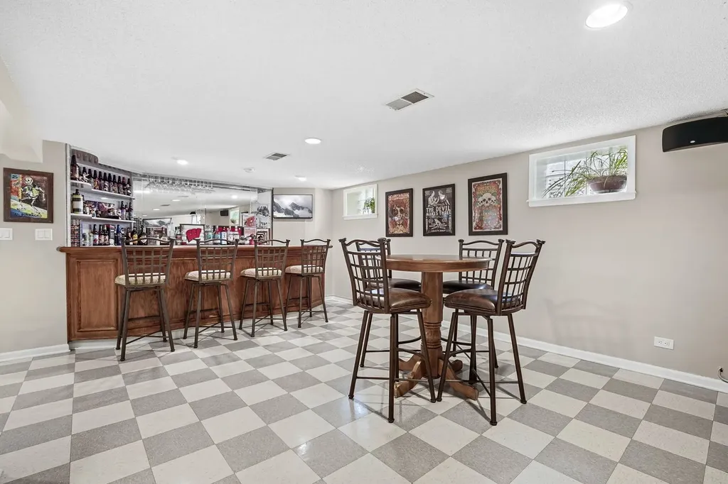 6039 North Richmond Street Chicago IL 60659