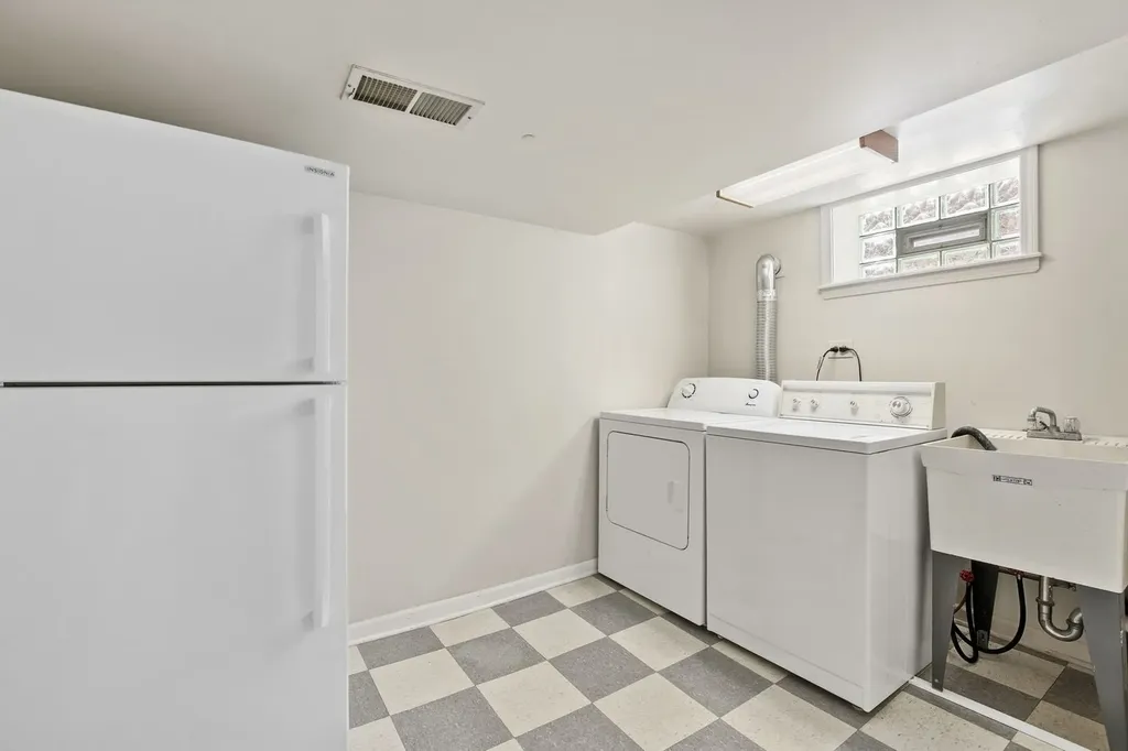 6039 North Richmond Street Chicago IL 60659
