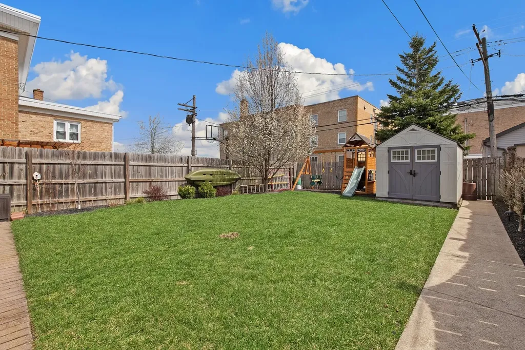 6039 North Richmond Street Chicago IL 60659