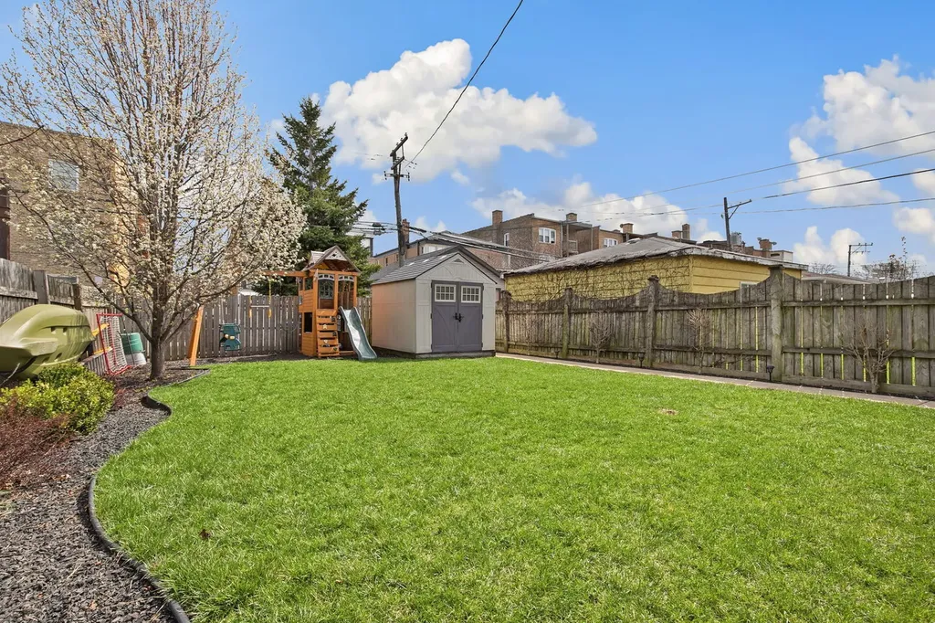 6039 North Richmond Street Chicago IL 60659
