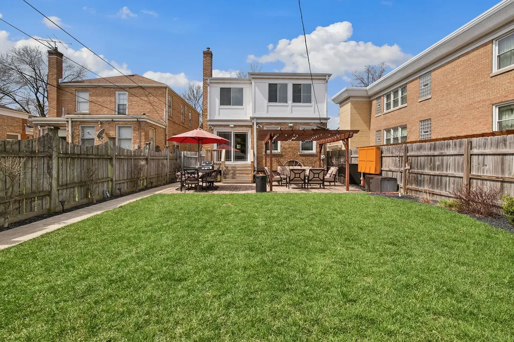 6039 North Richmond Street Chicago IL 60659