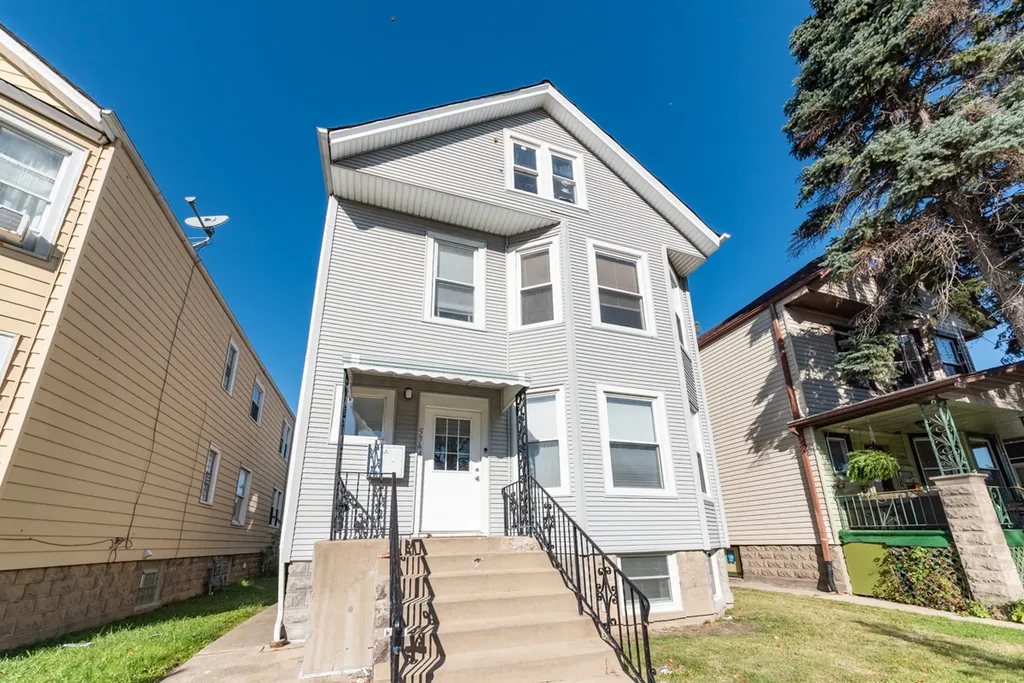 5344 West Eddy Street Chicago IL 60641
