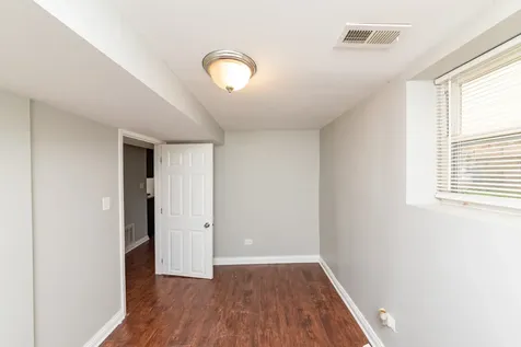 5344 West Eddy Street Chicago IL 60641