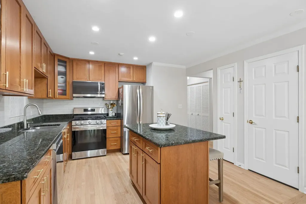 11133 Indian Woods Drive Indian Head Park IL 60525