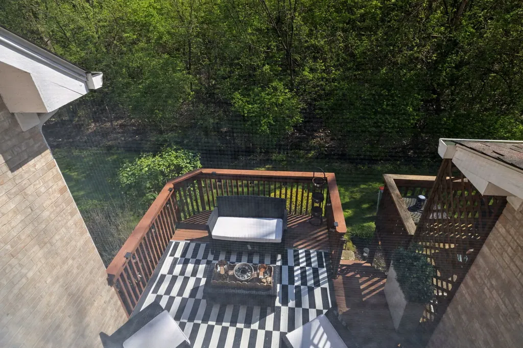 11133 Indian Woods Drive Indian Head Park IL 60525