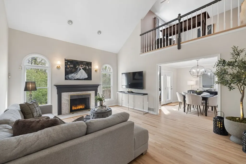 11133 Indian Woods Drive Indian Head Park IL 60525