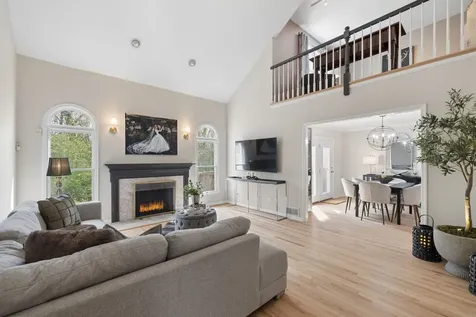 11133 Indian Woods Drive Indian Head Park IL 60525