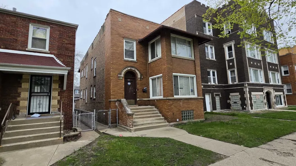 8215 South Eberhart Avenue Chicago IL 60619