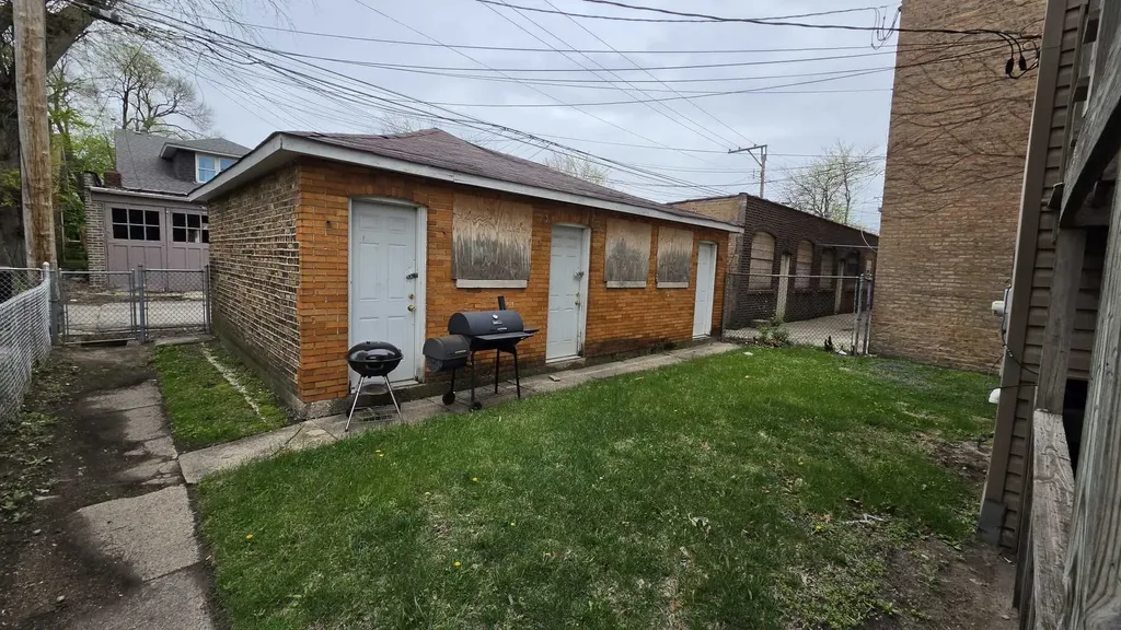 8215 South Eberhart Avenue Chicago IL 60619