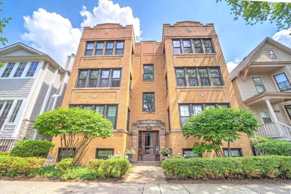3933 North Marshfield Avenue Chicago IL 60613