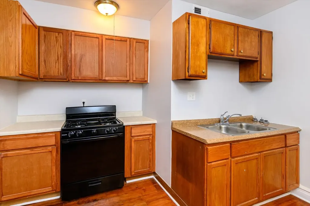 646 West 35th Street Chicago IL 60616