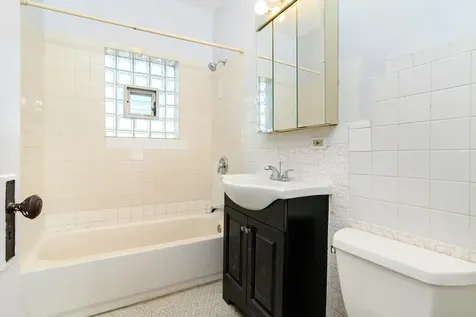 646 West 35th Street Chicago IL 60616