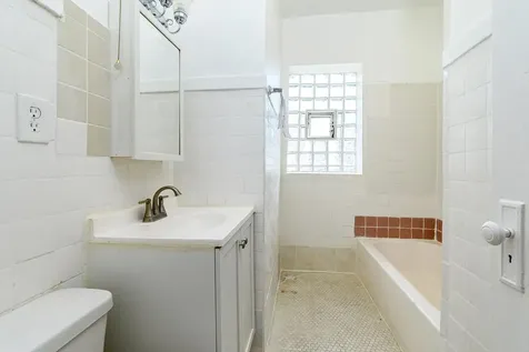 646 West 35th Street Chicago IL 60616