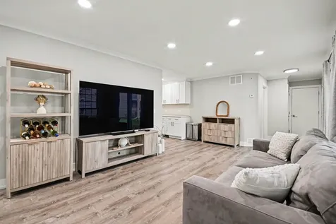 850 Spring Creek Court Elk Grove Village IL 60007