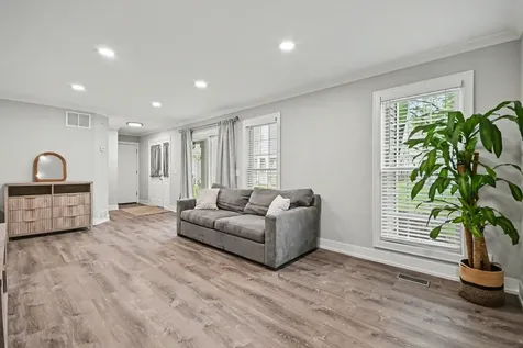 850 Spring Creek Court Elk Grove Village IL 60007