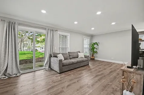850 Spring Creek Court Elk Grove Village IL 60007