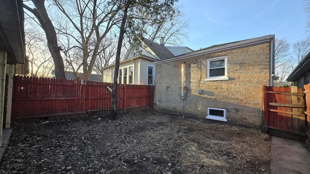 237 West 117th Street Chicago IL 60628