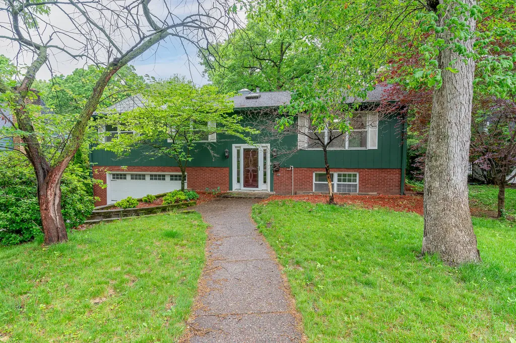10 Woodley Road Rock Island IL 61201