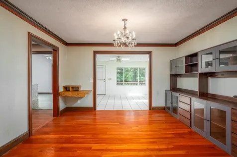 10 Woodley Road Rock Island IL 61201