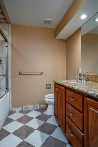10 Woodley Road Rock Island IL 61201