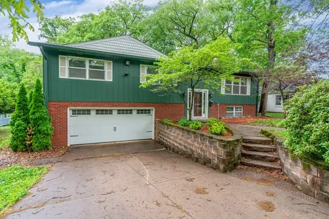 10 Woodley Road Rock Island IL 61201