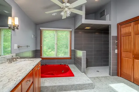 10 Woodley Road Rock Island IL 61201