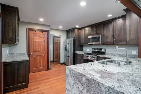 10 Woodley Road Rock Island IL 61201
