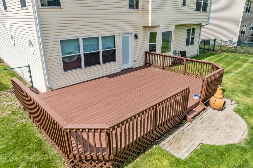 992 Mcphee Drive Lake In The Hills IL 60156