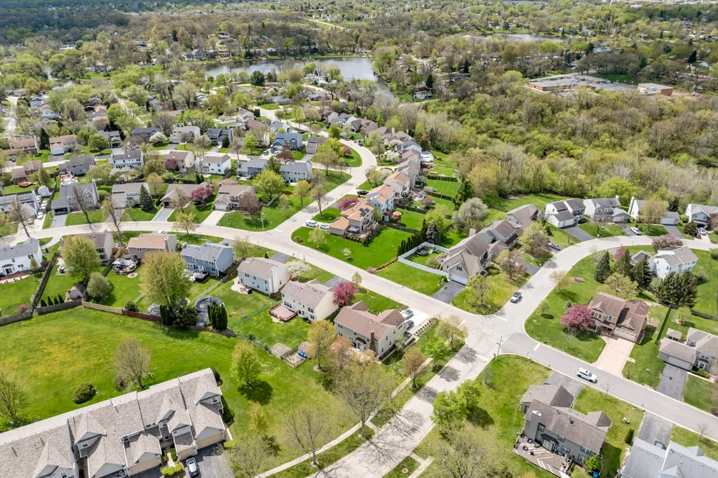992 Mcphee Drive Lake In The Hills IL 60156